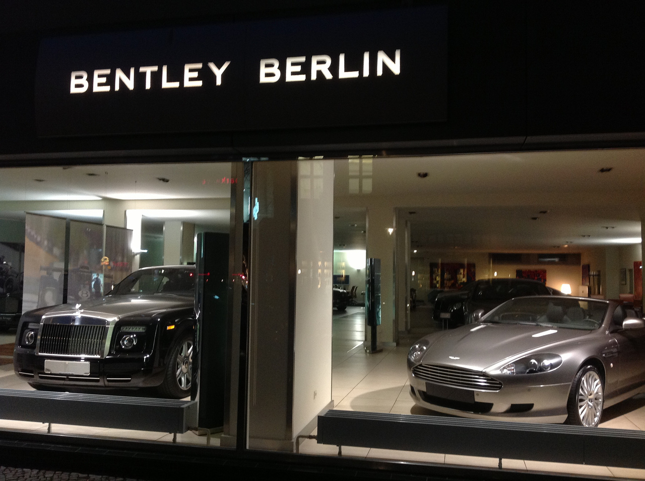 У берлинского дилера украли пять Bentley на миллион евро