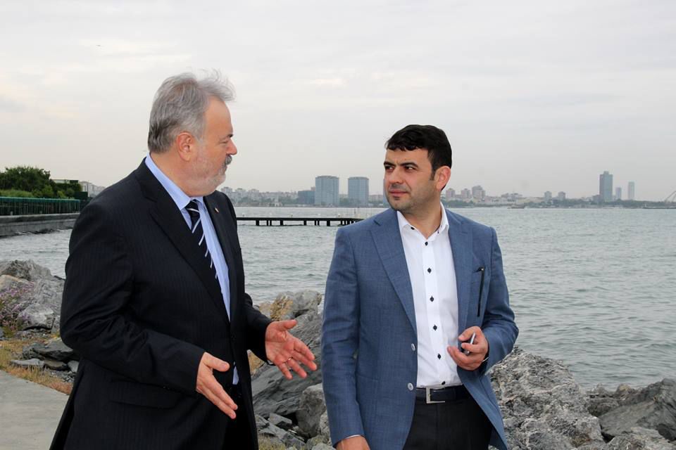 Chiril Gaburici apare la volanul unei mașini de curse