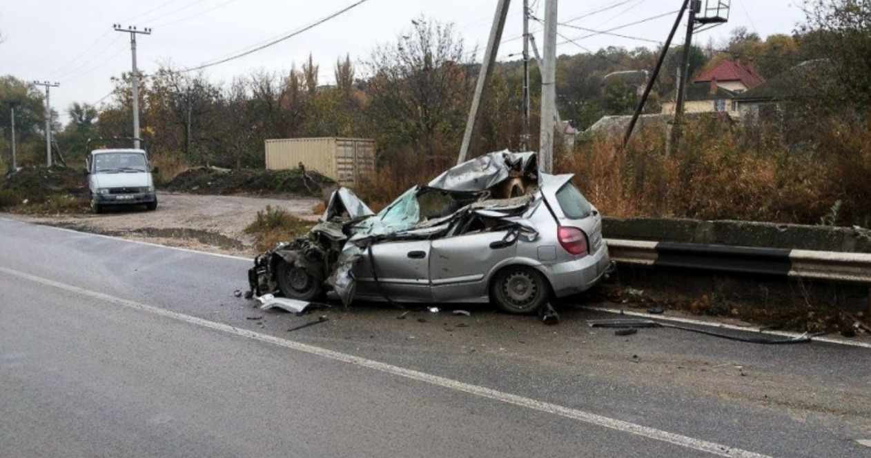 ДТП на Мунчештах: Грузовик с прицепом смял автомобиль