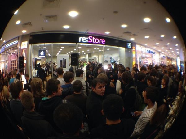 Очереди и восторг: в России стартовали продажи iPhone 6