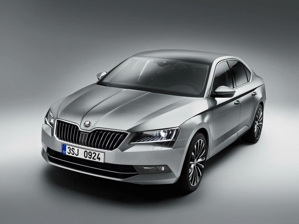 Опубликованы первые фотографии новой Skoda Superb