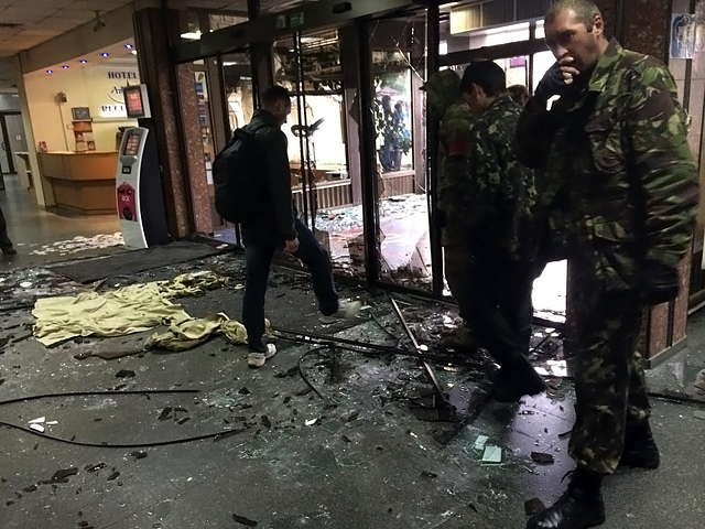 В Киеве "Правый сектор" штурмует гостиницу "Турист"
