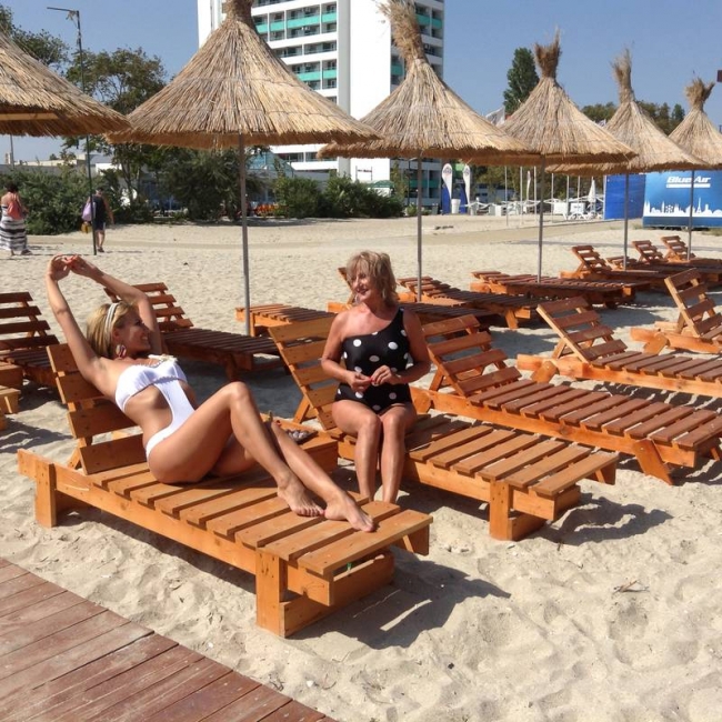 Dianna Rotaru si mama ei, sexy la plaja!