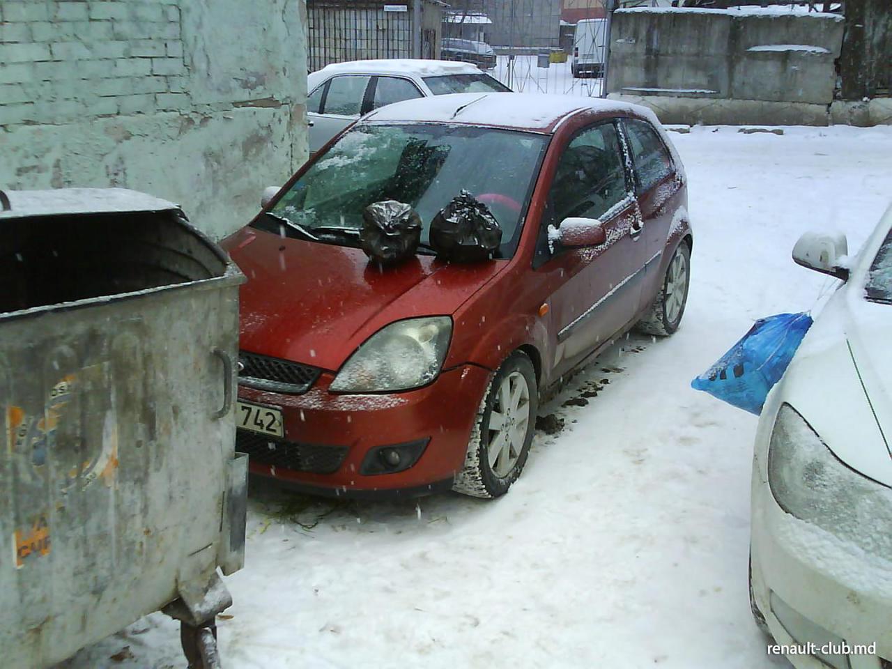 В Кишиневе оригинально "наказали" автовладельцев за неправильную парковку