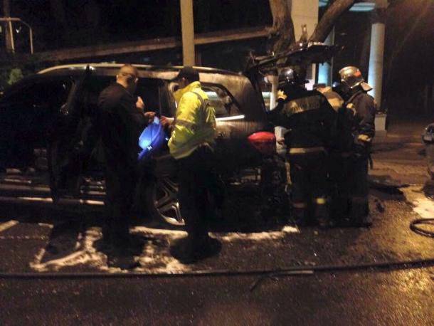 Automobil aruncat în aer, în curtea casei lui Renato Usatîi