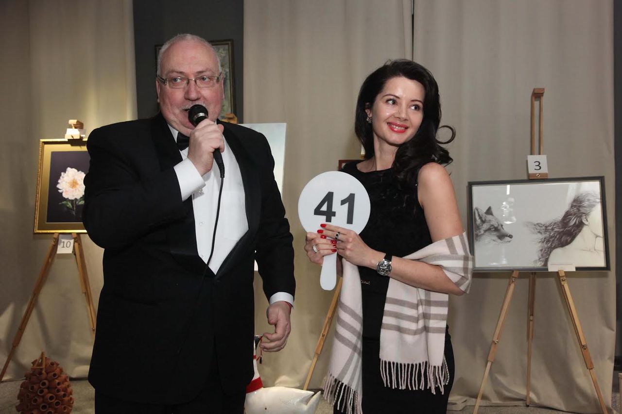 Licitația de caritate „Art for Life” a adunat 81 000 de lei pentru tratamentul Elenei Mocrii