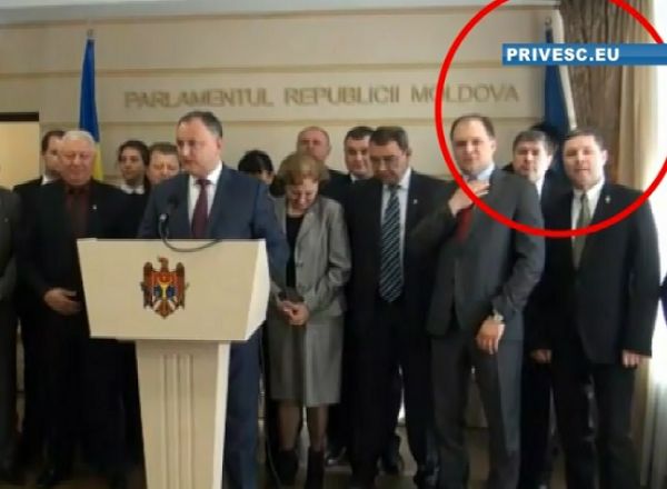 Gestul facut de catre unul dintre deputatii PSRM