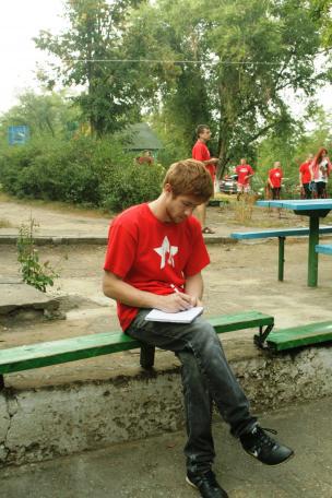 Comuniştii se pregătesc de lupte de stradă. Sute de activişti ai PCRM sunt instruiţi, într-o pădure, cum să organizeze revoluţii
