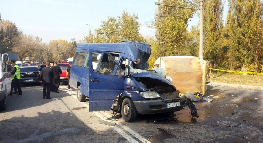 На Скулянке маршрутка столкнулась с грузовиком: 2 погибших