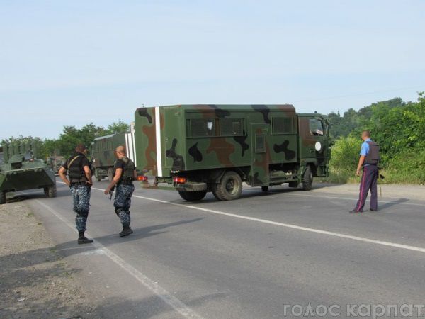 В район Мукачево прибыла колонна военной техники