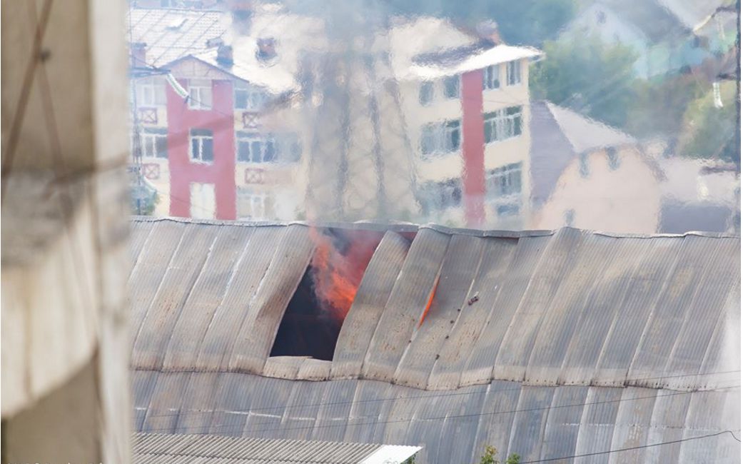 На Буюканах горит одно из промышленных помещений