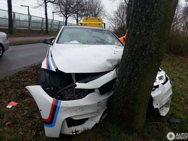 Un mecanic a distrus un magnific BMW M4
