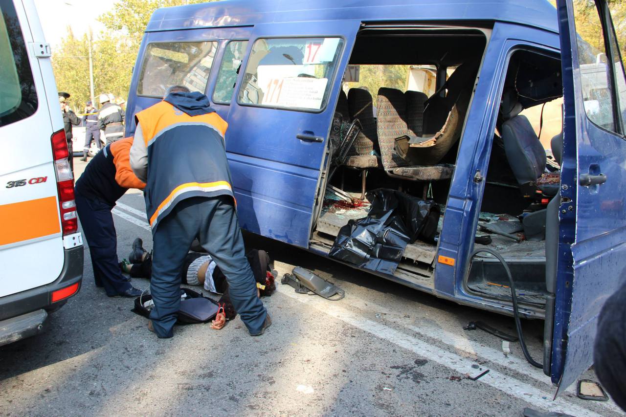 На Скулянке маршрутка столкнулась с грузовиком: 2 погибших