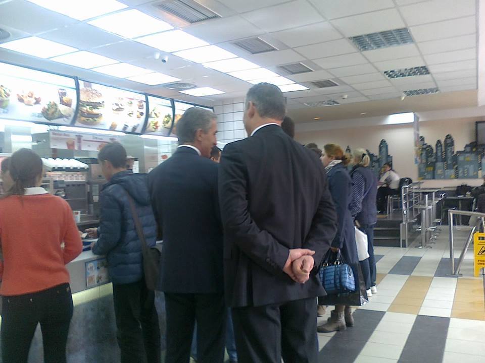 Молдавский премьер-министр перекусил в Макдональдсе