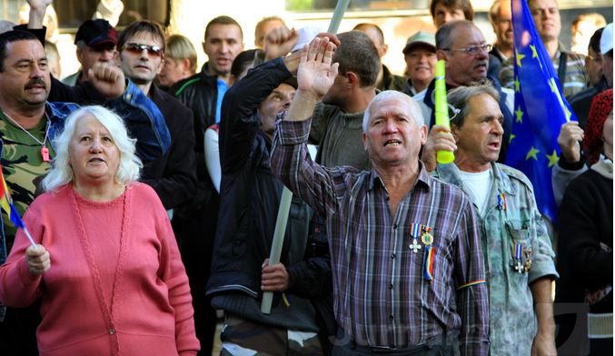 Protest la Reşedinţa de Stat: Timofti, trezirea