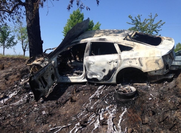 В Дубоссарах Audi врезался в дерево и сгорел