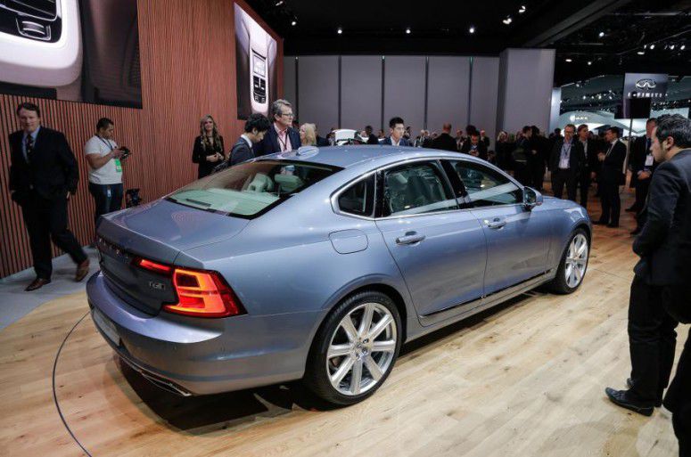 Volvo представило седан S90