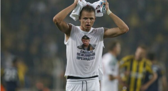 Învinși, dar mândri: Un fotbalist rus a afișat un tricou cu Putin la Istanbul