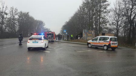 Автомобиль въехал в остановку во Львовской области Украины, погибли пять человек