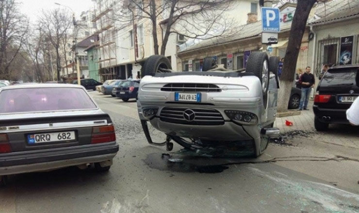 Видеокамеры засняли момент ДТП в центре Кишинева