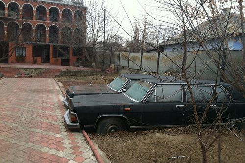 У цыганского барона во дворе стоит автомобиль, на котором ездил Юрий Андропов