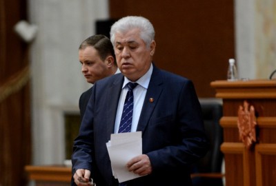 Фотография дня: Депутат, который все время идет по пятам Владимира Воронина