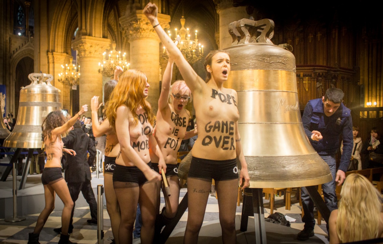 Активисткам FEMEN грозят крупные штрафы за акцию в Париже
