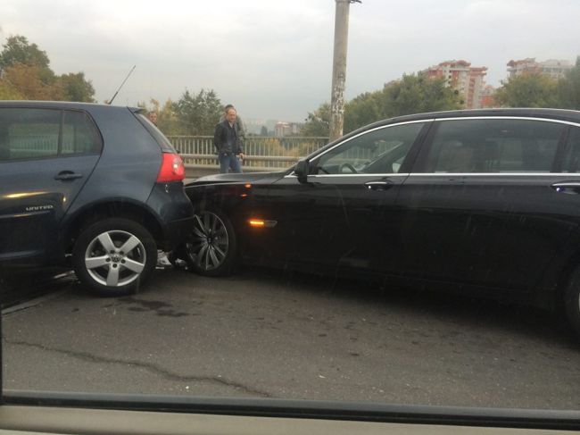 Accident in lant pe viaduct: Cinci masini avariate si un ambuteiaj infernal