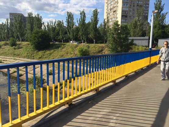 Киев продолжают раскрашивать в цвета украинского флага