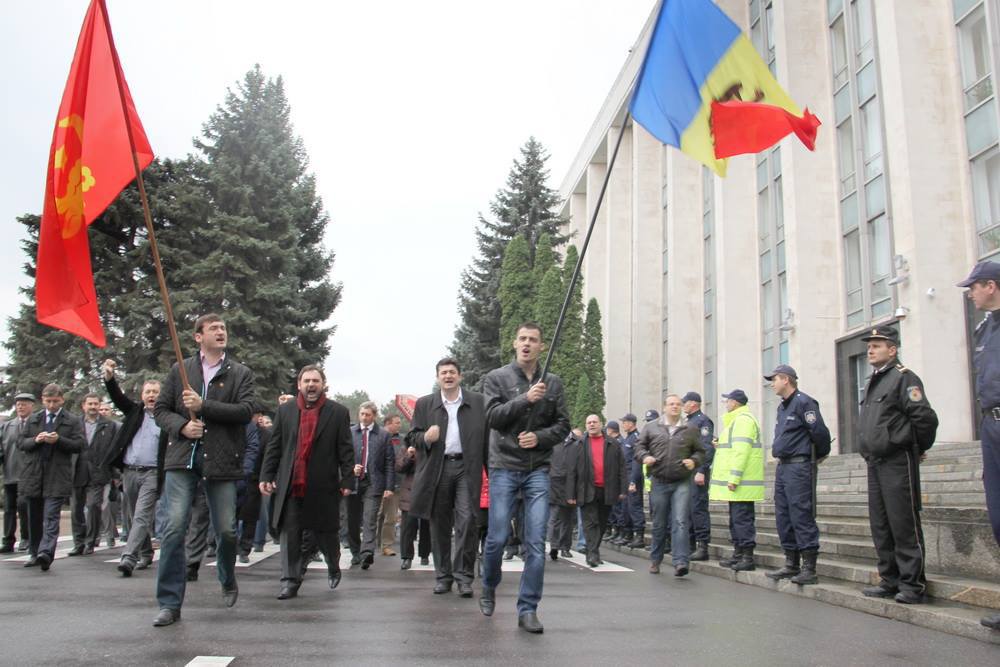 Коммунисты "разогрелись" перед завтрашним протестом