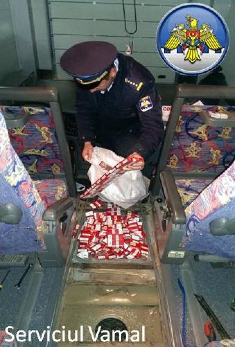 Более 30 тысяч незадекларированных сигарет обнаружили в рейсовом микроавтобусе