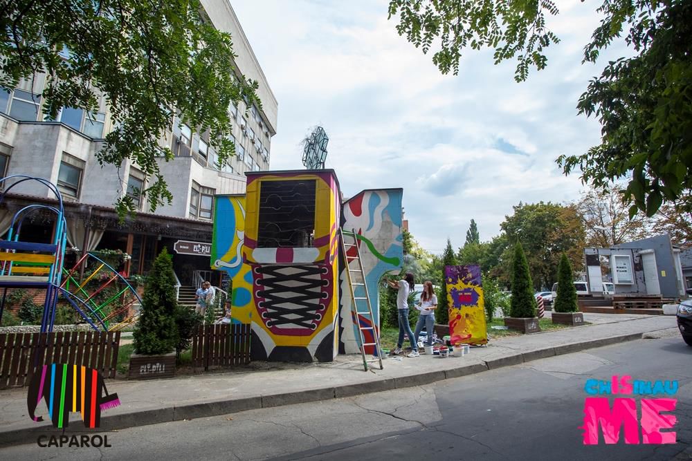 Cel mai mare obiect de artă din partea Chisinau Is Me - Adidaşii