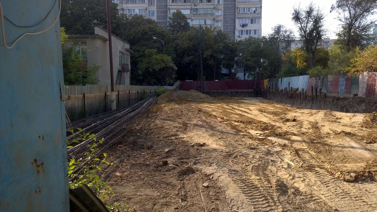 На Рышкановке начали строительство двух домов прямо у детсада