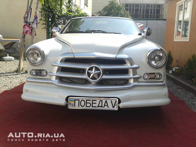 Украинец выставил на торги "Победу" цвета перламутр с "начинкой" Mercedes