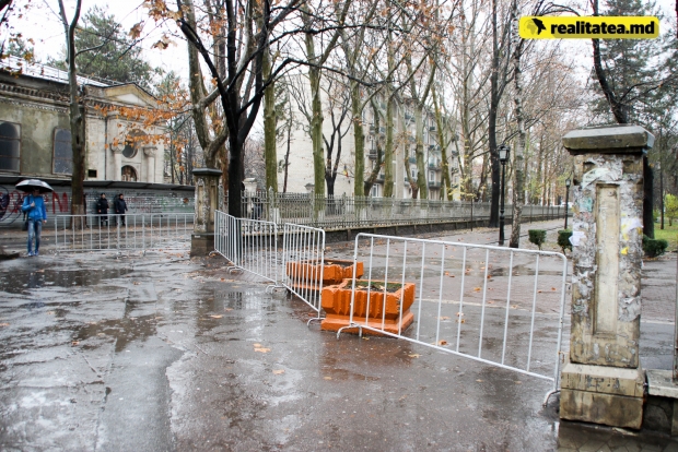 Из-за Порошенко и Коморовского центр Кишинева обмотали желтой лентой