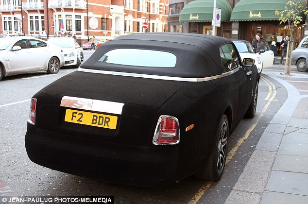 Жителей Лондона поразил бархатный Rolls Royce