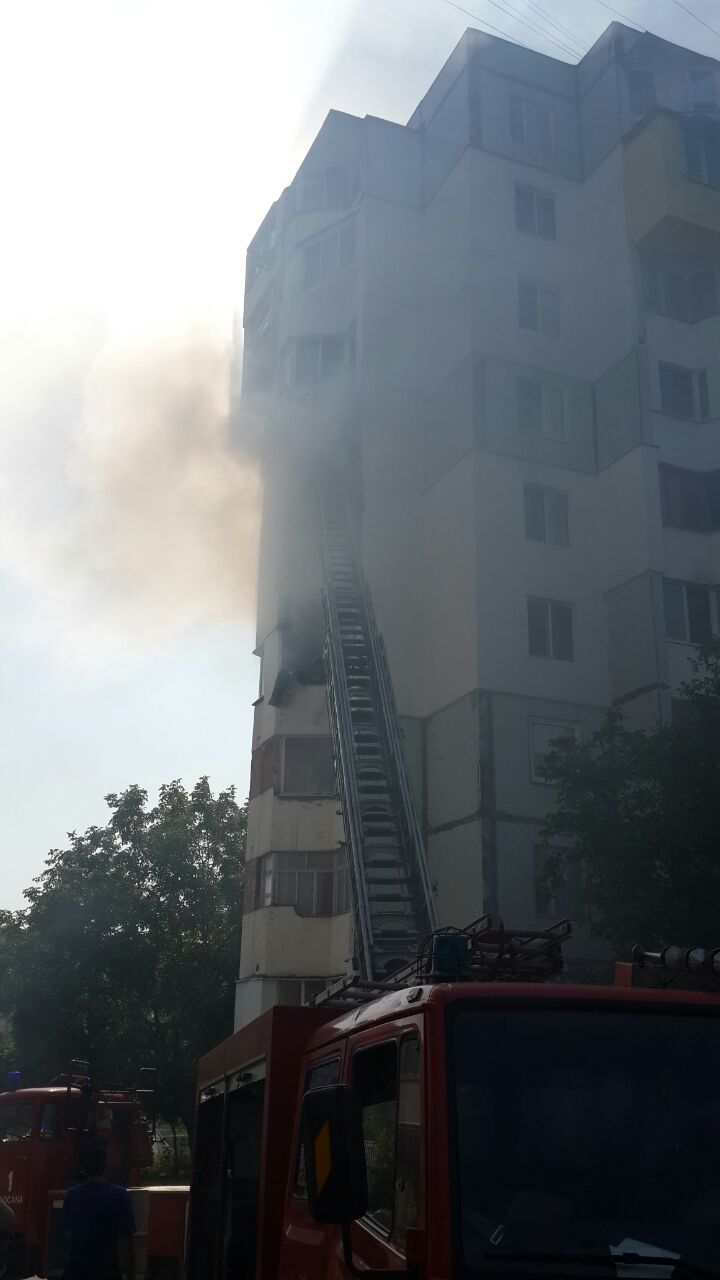 Пожар на Чеканах: загорелась квартира в многоэтажном доме