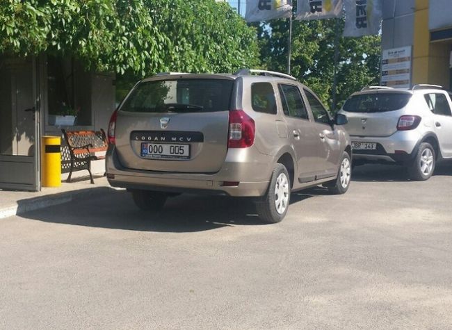 Молдаванин заплатил за номер столько же, сколько за машину, только в леях