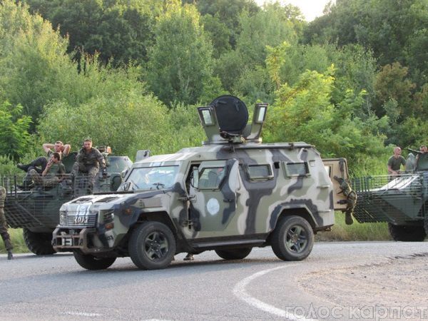 В район Мукачево прибыла колонна военной техники