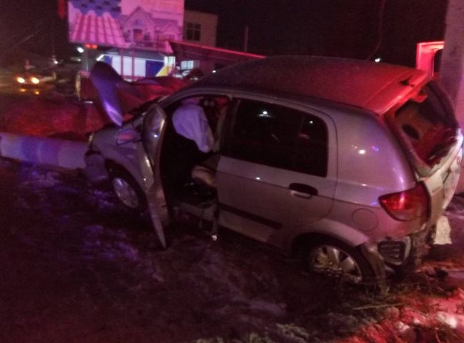 Un bărbat a fost strivit de un stâlp de electricitate