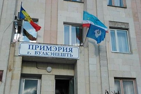 Над зданием примэрии Вулканешт вновь поднят флаг СНГ
