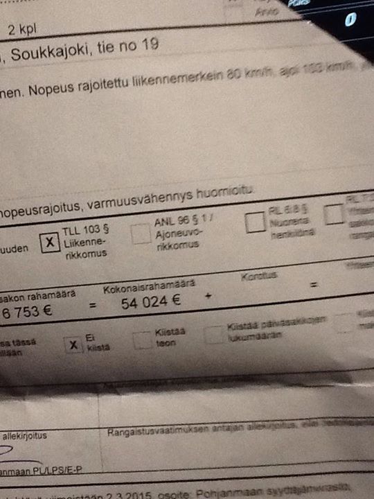 Amendat cu 54.000 de euro pentru că a depăşit limita de viteză cu 23 km/h