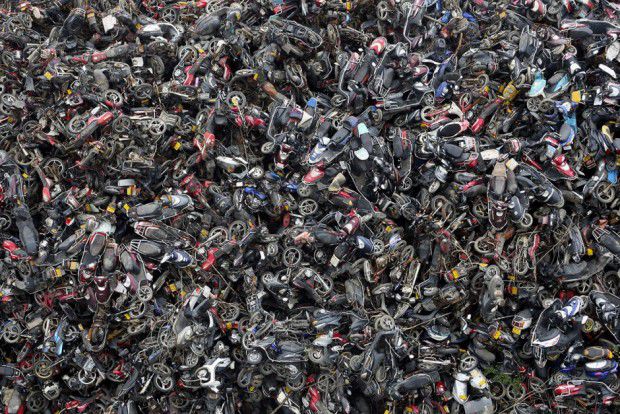 Cum arată cimitirele de maşini abandonate în China