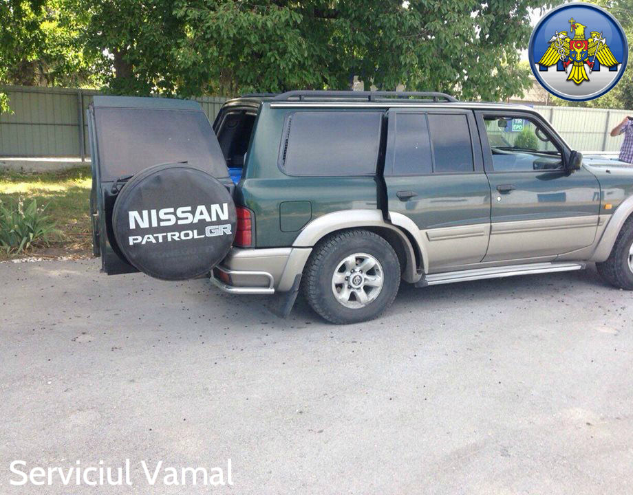 O tonă de etanol confiscat la Briceni. Lichidul era destinat contrabandei în Ucraina
