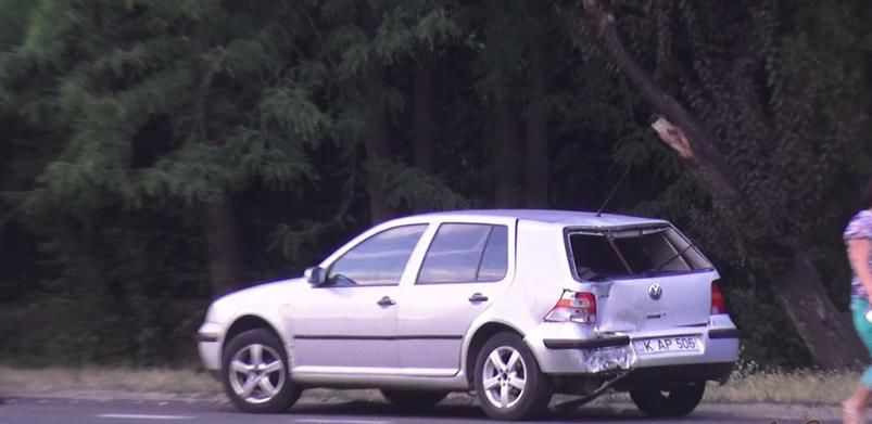 Impact violent în capitală: O motocicletă s-a ciocnit cu un automobil