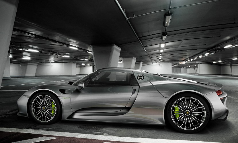 Компания Porsche сделала супергибрид 918