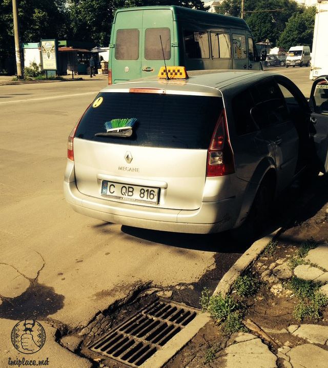 Ce a uitat un taximetrist să scoată de pe maşina sa