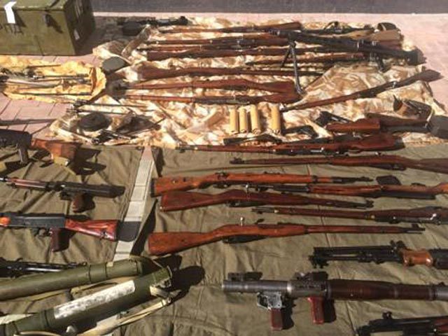 В украинском Луганске задержали 15 вооруженных диверсантов с 300 автоматами и гранатометом