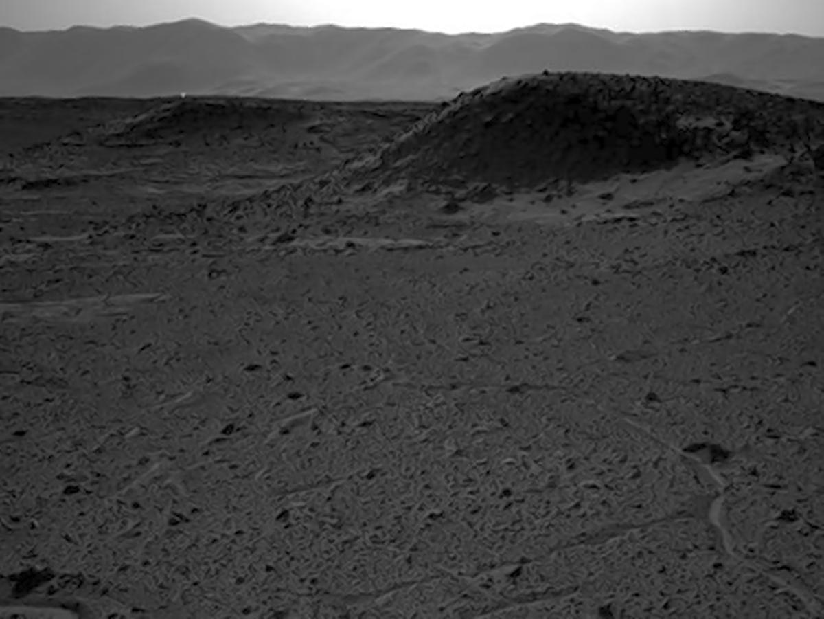 Curiosity увидел на Марсе таинственное сияние