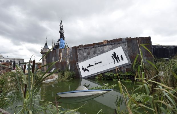 Знаменитый художник создал противоположность Disneyland
